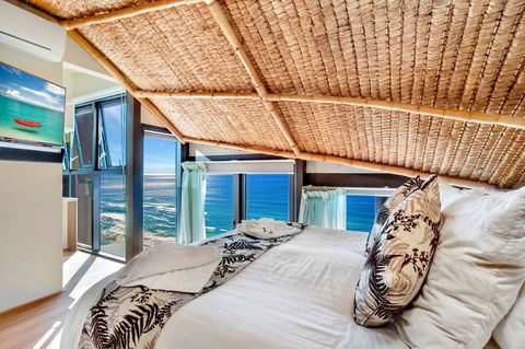 Burleigh Esplanade Apartments - Holiday Find 11