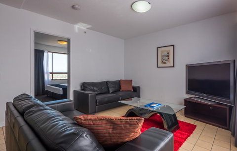 Broadbeach Savannah Resort - Holiday Find 13