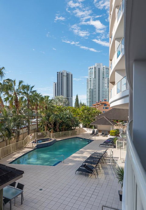 Broadbeach Savannah Resort - Holiday Find 3