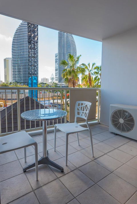 Broadbeach Savannah Resort - Holiday Find 27