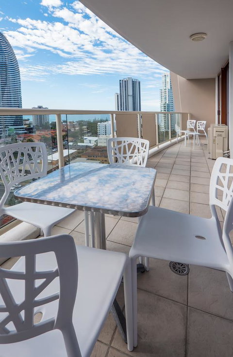 Broadbeach Savannah Resort - Holiday Find 9