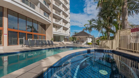 Broadbeach Savannah Resort - Holiday Find 2