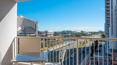 Broadbeach Savannah Resort - Holiday Find 39