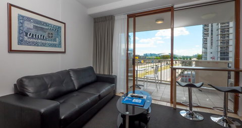 Broadbeach Savannah Resort - Holiday Find 37