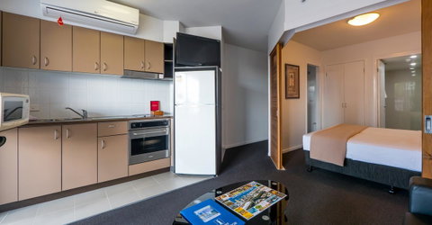 Broadbeach Savannah Resort - Holiday Find 30