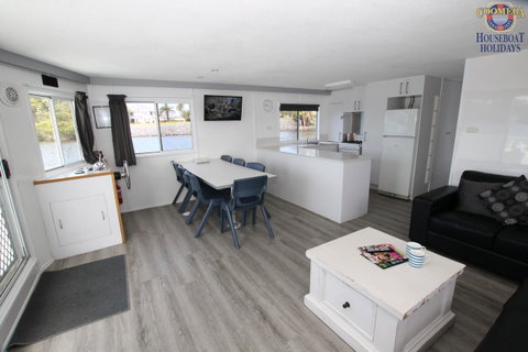 Coomera Houseboats - Holiday Find 8