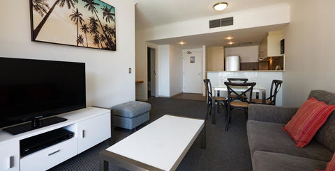 Swell Resort Burleigh Heads - Holiday Find 21