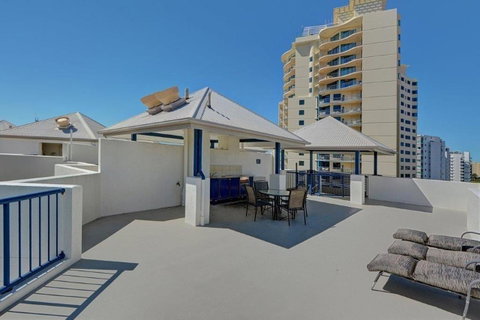 Raffles Mooloolaba - Holiday Find 5