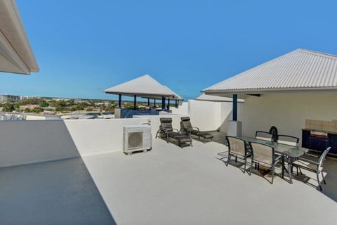Raffles Mooloolaba - Holiday Find 4