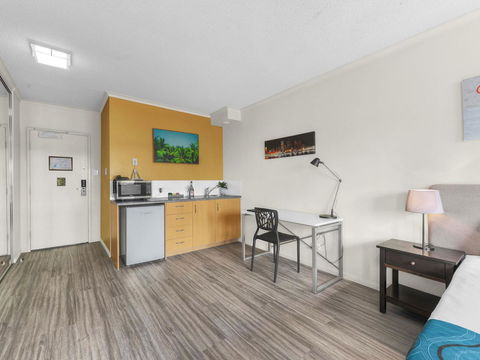 Central Brunswick Apartment Hotel - Holiday Find 15