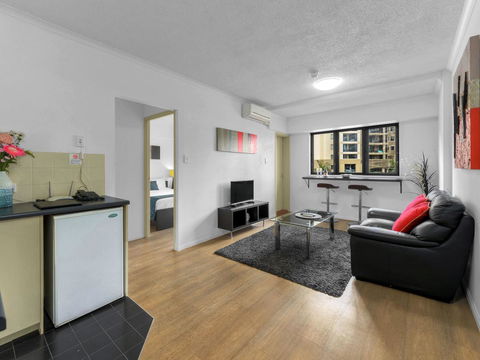 Central Brunswick Apartment Hotel - Holiday Find 7