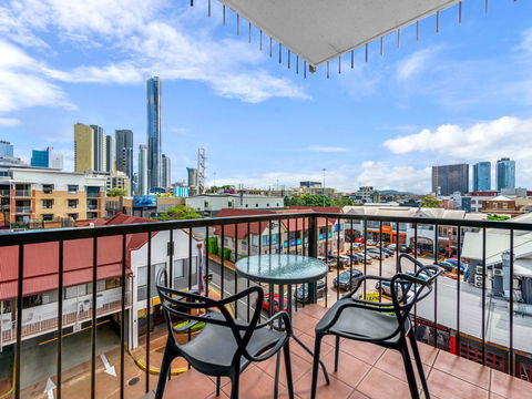 Central Brunswick Apartment Hotel - Holiday Find 6