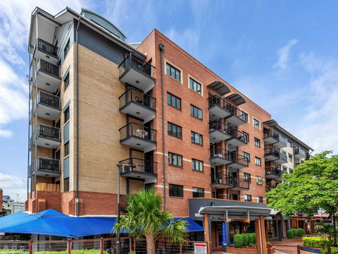 Central Brunswick Apartment Hotel - Holiday Find 8