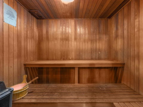 Central Brunswick Apartment Hotel - Holiday Find 10