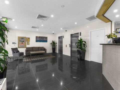Central Brunswick Apartment Hotel - Holiday Find 24