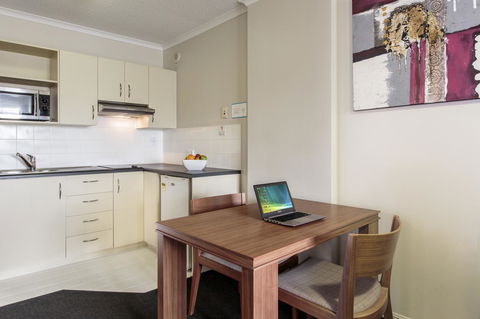 Central Brunswick Apartment Hotel - Holiday Find 31