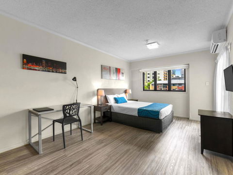 Central Brunswick Apartment Hotel - Holiday Find 14