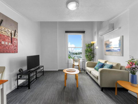 Central Brunswick Apartment Hotel - Holiday Find 3