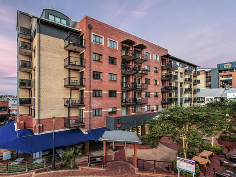 Central Brunswick Apartment Hotel - Holiday Find 1