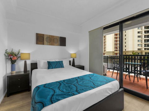 Central Brunswick Apartment Hotel - Holiday Find 2