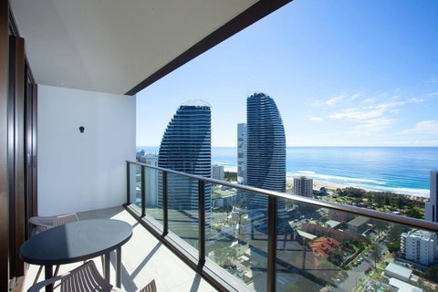 High Floor Ocean View Suites Broadbeach - Holiday Find 3