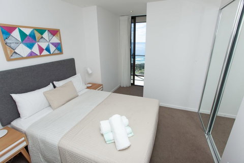 High Floor Ocean View Suites Broadbeach - Holiday Find 14