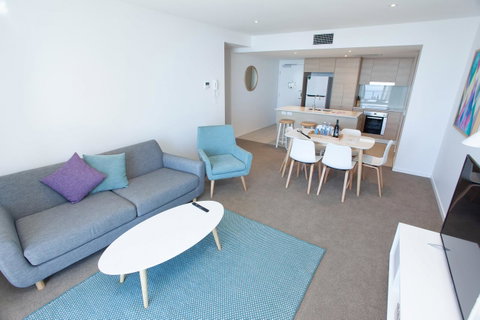 High Floor Ocean View Suites Broadbeach - Holiday Find 4