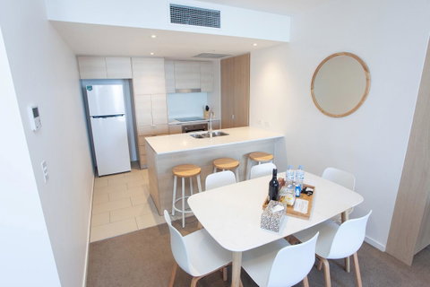 High Floor Ocean View Suites Broadbeach - Holiday Find 9