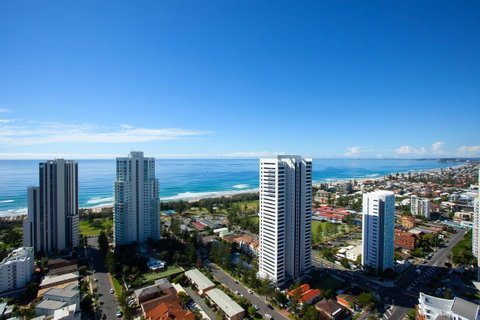 High Floor Ocean View Suites Broadbeach - Holiday Find 17