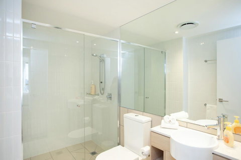 High Floor Ocean View Suites Broadbeach - Holiday Find 5