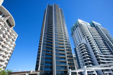 High Floor Ocean View Suites Broadbeach - Holiday Find 0