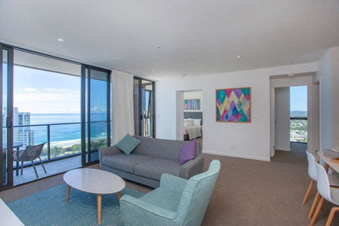 High Floor Ocean View Suites Broadbeach - Holiday Find 2