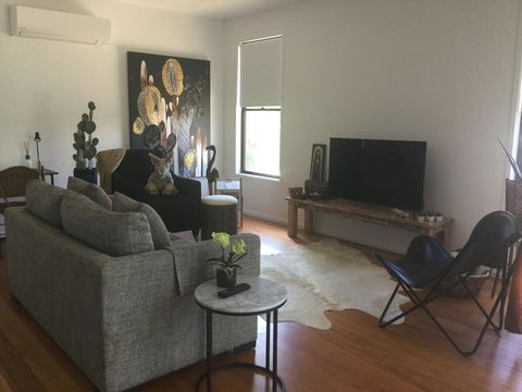 Sam's Buderim Mountain Guest House - Holiday Find 6