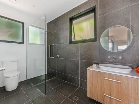 Sam's Buderim Mountain Guest House - Holiday Find 5