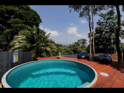 Sam's Buderim Mountain Guest House - Holiday Find 14