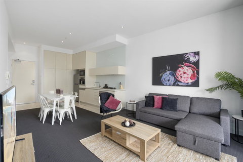 Oracle, 2 & 3 Bedroom Apartments - We Accommodate - Holiday Find 5