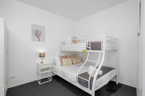 Oracle, 2 & 3 Bedroom Apartments - We Accommodate - Holiday Find 9