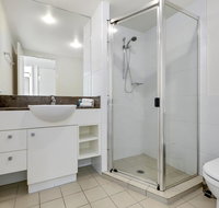 Broadbeach on the Park 3 Bed Ocean - We Accommodate - Holiday Find