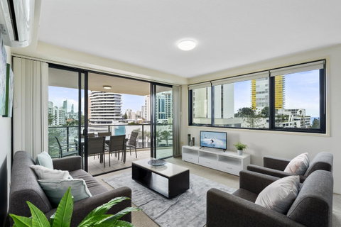 Broadbeach On The Park, 3 Bed Ocean - We Accommodate - Holiday Find 3