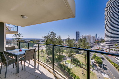 Broadbeach On The Park, 3 Bed Ocean - We Accommodate - Holiday Find 10