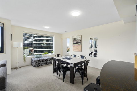 Broadbeach On The Park, 3 Bed Ocean - We Accommodate - Holiday Find 4