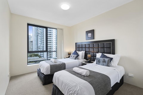 Broadbeach On The Park, 3 Bed Ocean - We Accommodate - Holiday Find 8