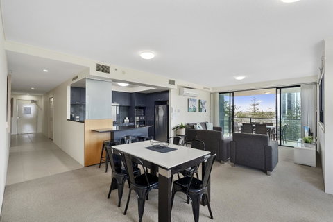 Broadbeach On The Park, 3 Bed Ocean - We Accommodate - Holiday Find 1