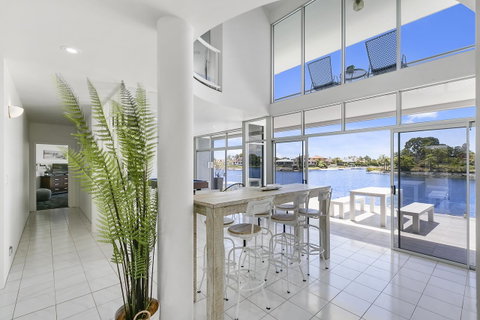 Havana Blue - Large 4 Bedroom Family Home - Holiday Find 9