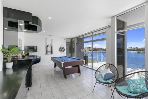 Havana Blue - Large 4 Bedroom Family Home - Holiday Find 19