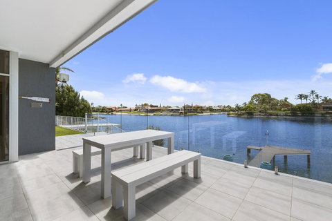Havana Blue - Large 4 Bedroom Family Home - Holiday Find 1