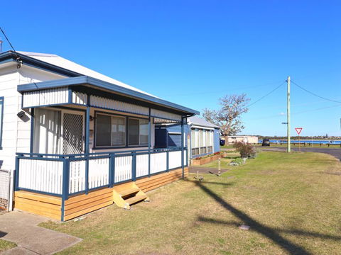 Waterside Retreat - Holiday Find 1