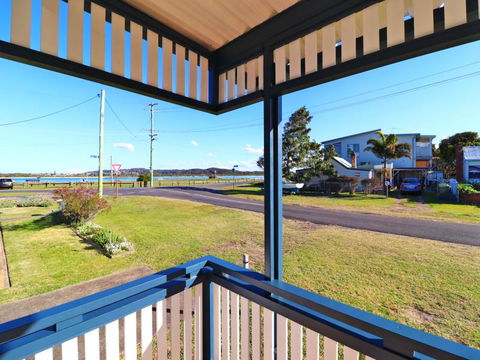 Waterside Retreat - Holiday Find 0