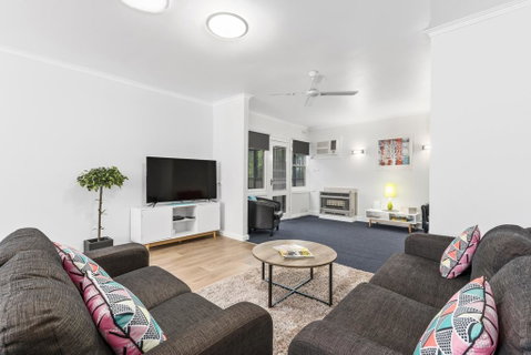 Wattle Grove Villa - Holiday Find 3