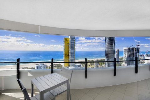 Wave Apartments Broadbeach - Holiday Find 3